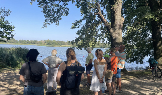 Am Dippelsdorfer Teich gab es eine Einführung zu den Schutzgebieten der Moritzburger Teichlandschaft. Foto: Lotte Wilking